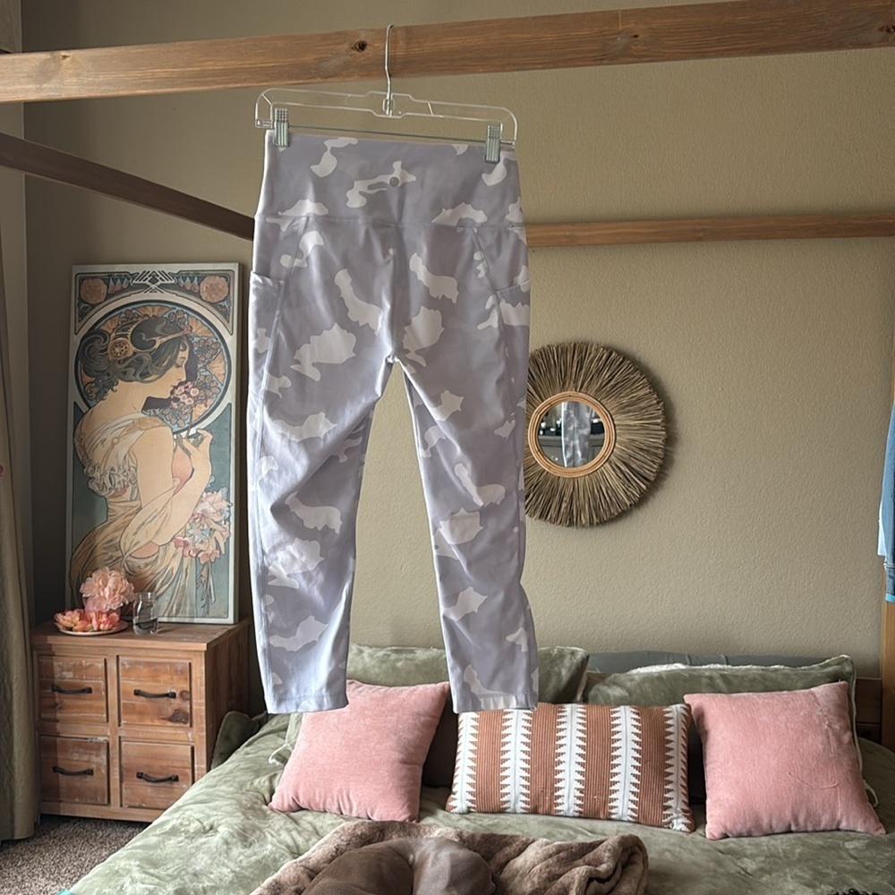 White camo high waist, Capri leggings by Yogolicious – M - Picture 4 of 6